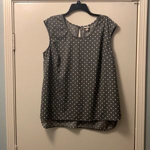 Sleeveless blouse with polka dots